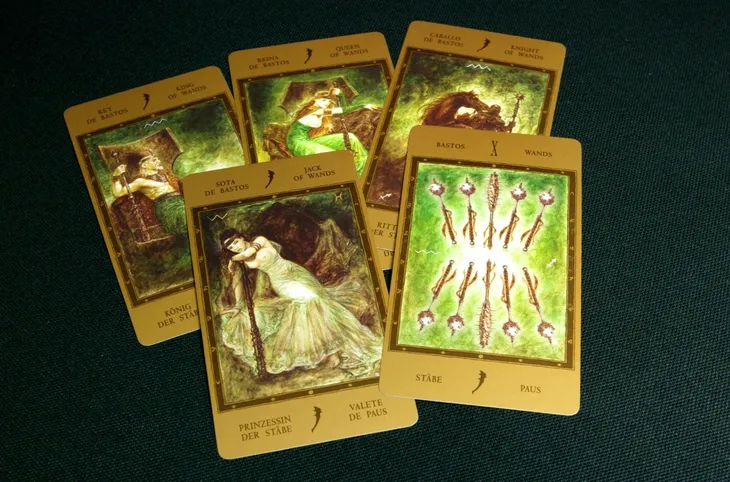 karty-tarot-fournier-labirynt-luis-royo-78-kart-fantasy-waga-z-opakowaniem-0-22-kg