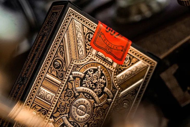 theory11-karty-james-bond-007-waga-z-opakowaniem-0-1-kg