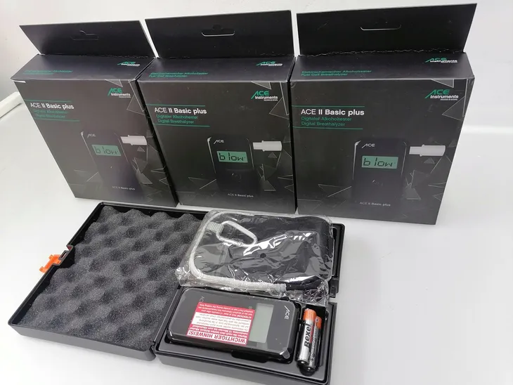 alkomat-elektrochemiczny-ace-2-ii-basic-plus-kolor-czarny