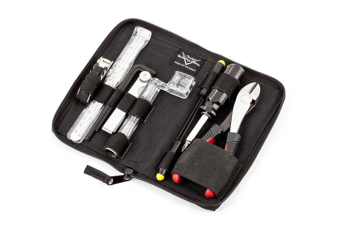 fender-zestaw-narzedzi-guitar-kit-waga-z-opakowaniem-1-kg