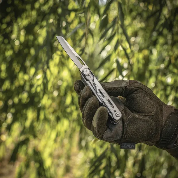 multitool-m-tac-5-w-1-cechy-dodatkowe-futeral-narzedzia-nozyczki