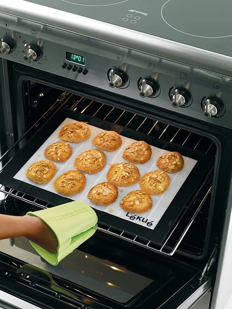 stolnica-lekue-60-x-40-cm-marka-lekue-material-silikon