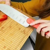 noz-santoku-trebonn-18cm-japonski-stal-pomaranczowy-material-ostrza-ze-stali