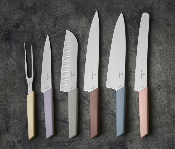 swiss-modern-noz-do-porcjowania-22-cm-drewno-orzechowe-victorinox-6-9010-waga-z-opakowaniem-0-296-kg
