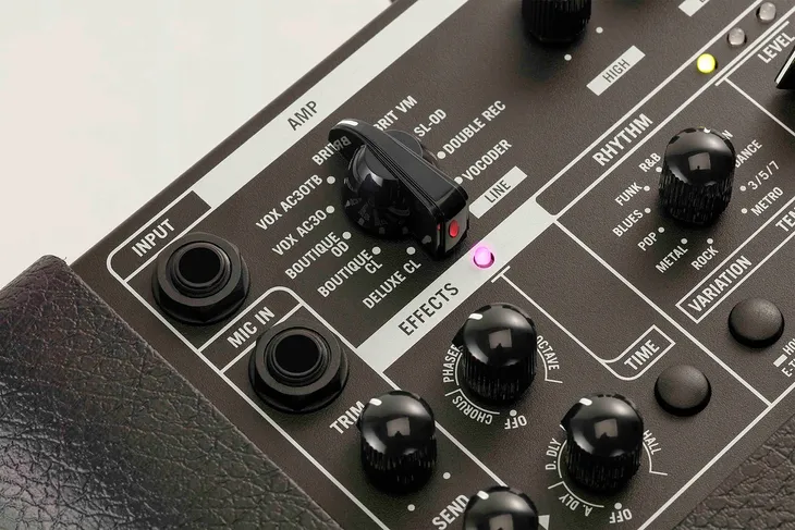 combo-tranzystorowy-vox-konstrukcja-tranzystorowy-waga-z-opakowaniem-4-5-kg