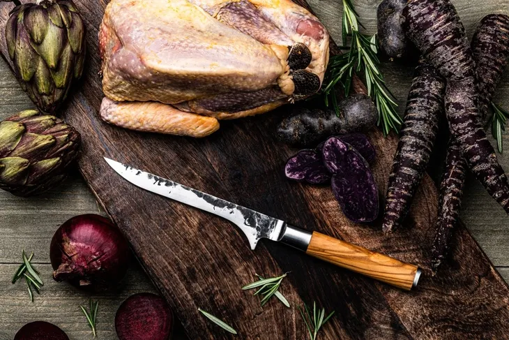 noz-forged-trybownik-drewno-oliwne-pudelko-16-cm-material-ostrza-stal-nierdzewna