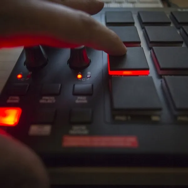 akai-mpd-218-kontroler-perkusyjny-usb-marka-akai