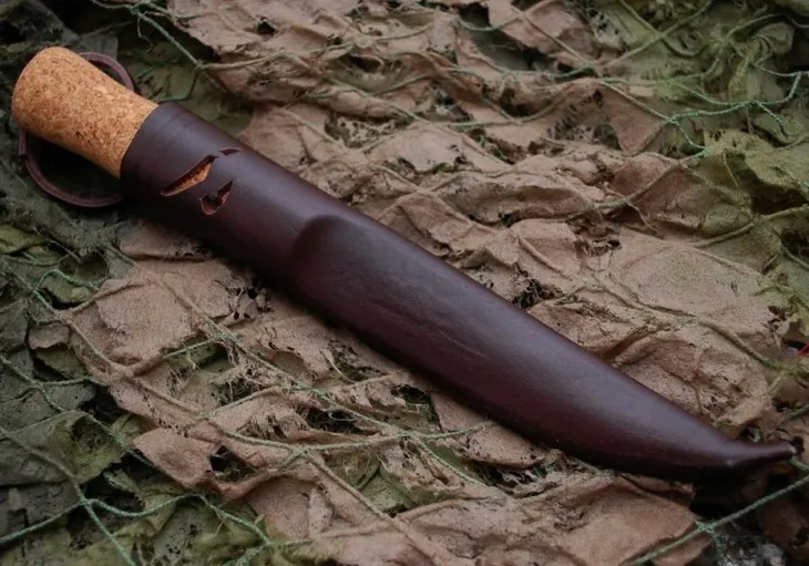 noz-turystyczny-helle-material-glowni-stal