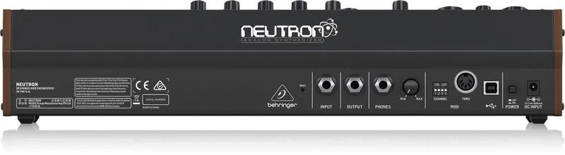behringer-neutron-syntezator-analogowy