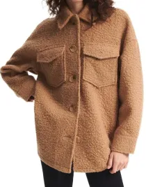 brazowa-kurtka-shacket-dlugi-rekaw-guziki-kolnierzyk-luzna