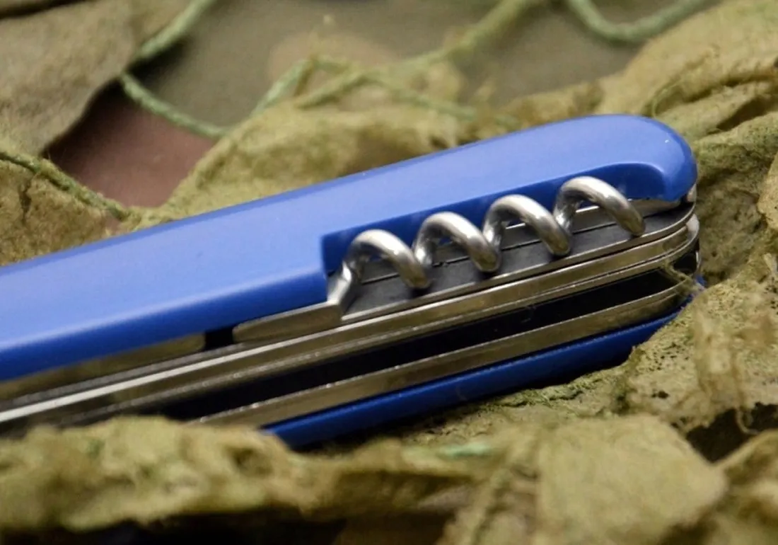 noz-mikov-piknik-marka-mikov