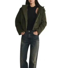 zielona-krotka-kurtka-khaki-ocieplana-z-kapturem-imitacja-baranka