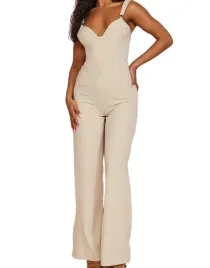 bezowy-klasyczny-dopasowany-dlugi-kombinezon-gorsetowy