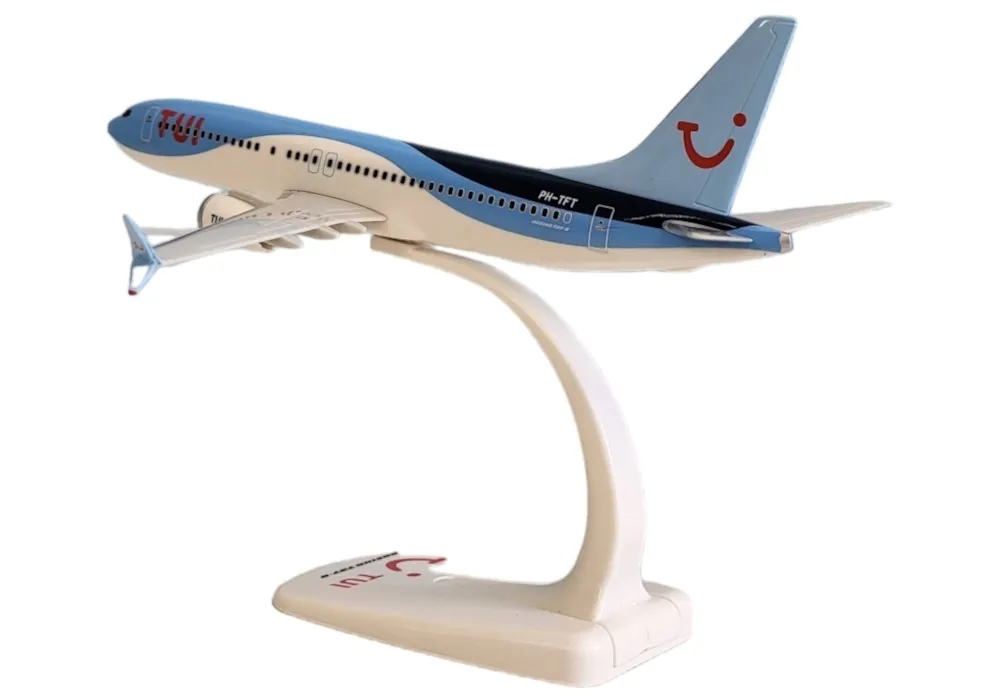 model-samolotu-boeing-737max8-tui-1-200-ph-tft