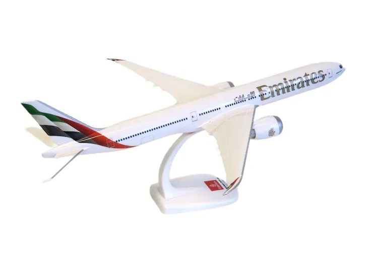 model-boeing-777-9-emirates-ppc-1-200-385x36-cm-stan-zlozenia-calosc-die-cast