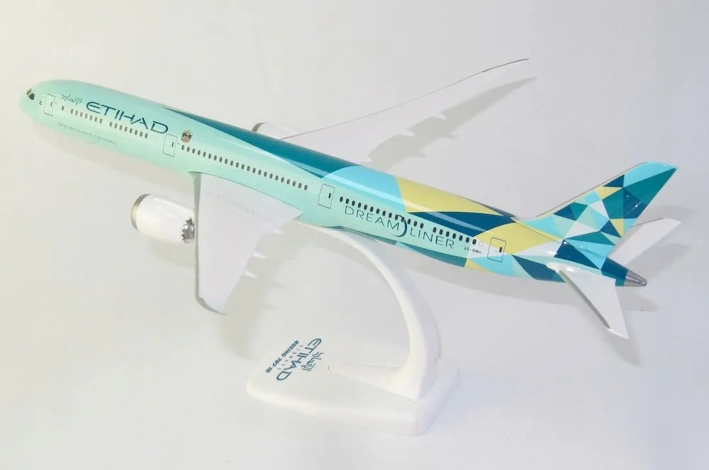 model-samolotu-boeing-787-10-etihad-1-200-marka-ppc