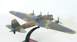petlakov-pe-8-soviet-af-1943-ixo-altaya-1-144-metal