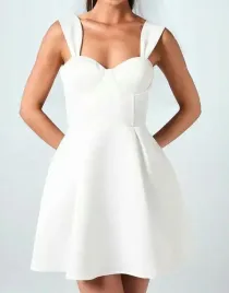 klasyczna-biala-mini-sukienka-na-ramiaczkach-satynowa