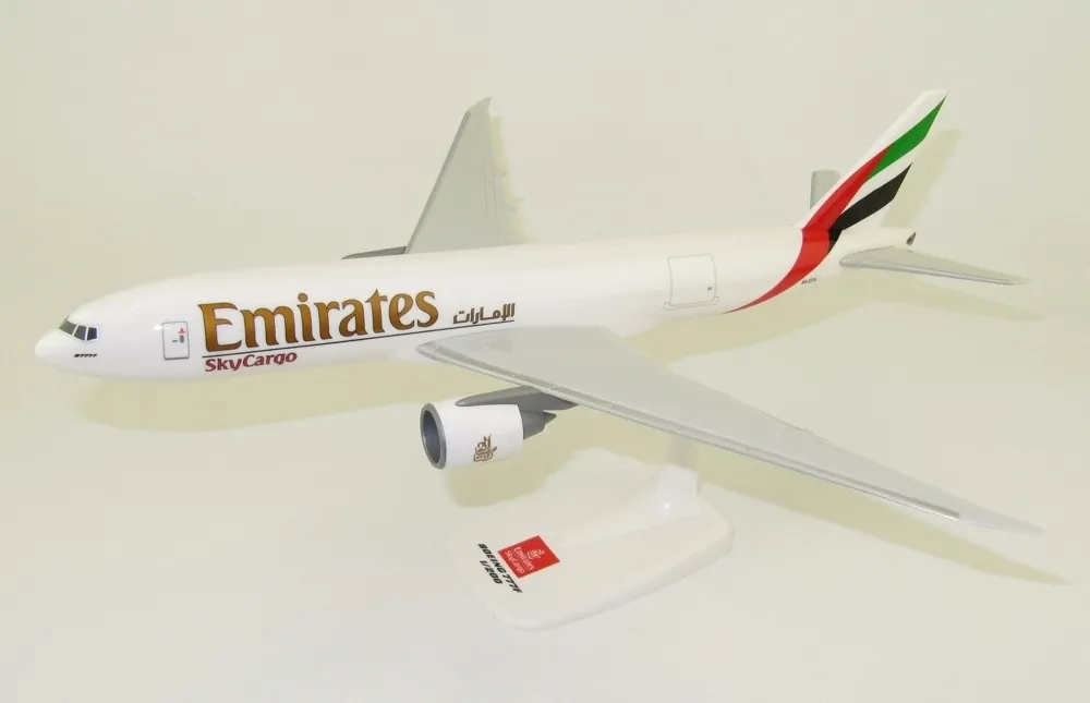 model-samolotu-boeing-777-200-emirates-cargo-1-200