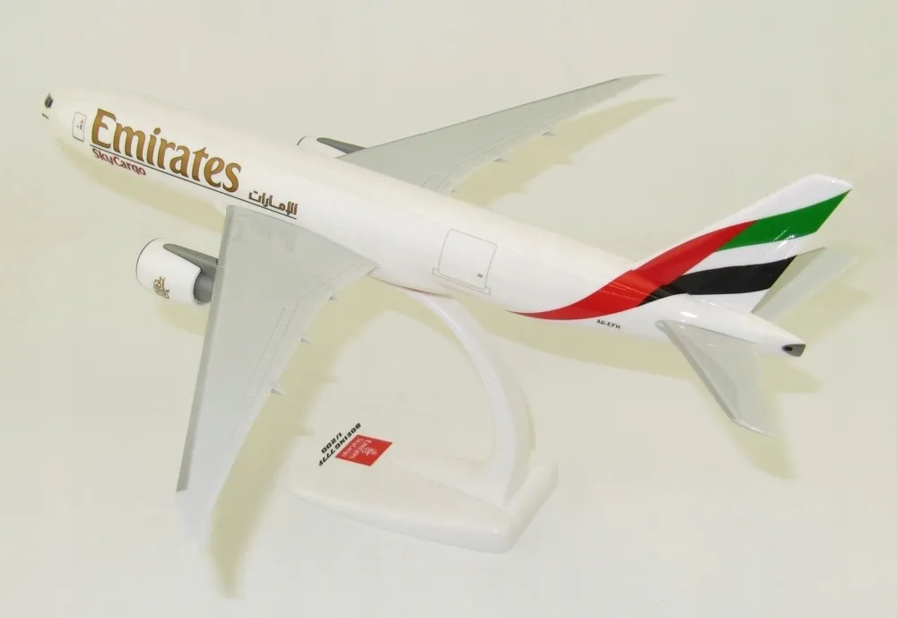 model-samolotu-boeing-777-200-emirates-cargo-1-200