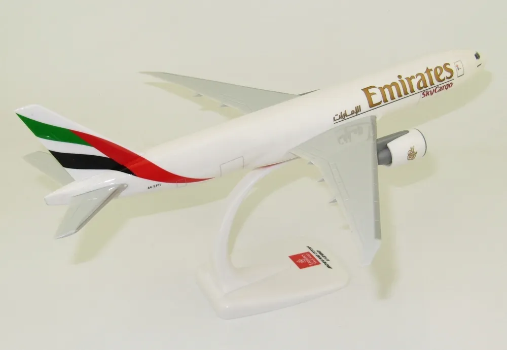 model-samolotu-boeing-777-200-emirates-cargo-1-200