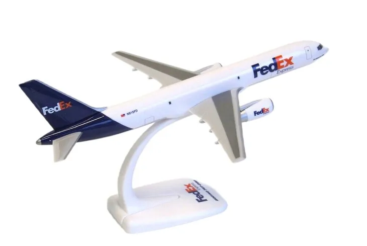 model-samolotu-boeing-757-200-fedex-1-200-skala-skala-1-200