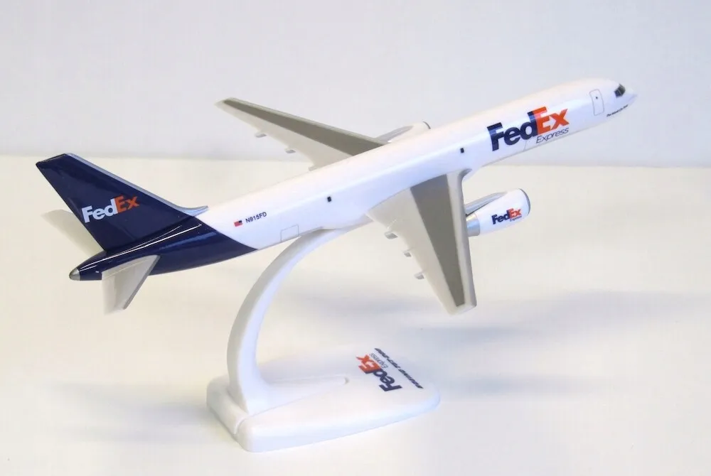 model-samolotu-boeing-757-200-fedex-1-200