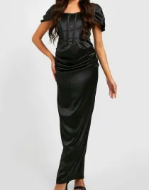 czarna-satynowa-sukienka-wieczorowa-koktajlowa-maxi-boohoo-40