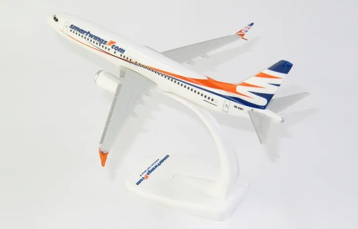 model-samolotu-boeing-737max8-smartwings-1-200-skala-skala-1-200