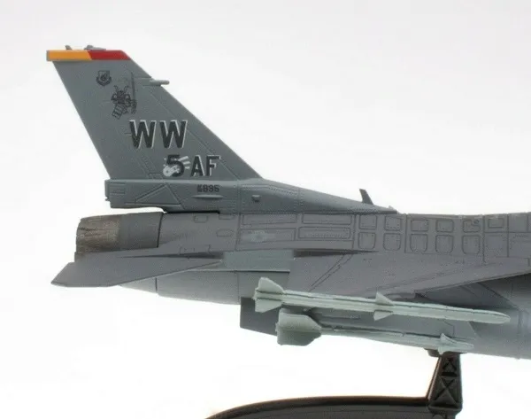f-16c-usaf-2005-ixo-1-100-metal-stan-zlozenia-calosc-die-cast
