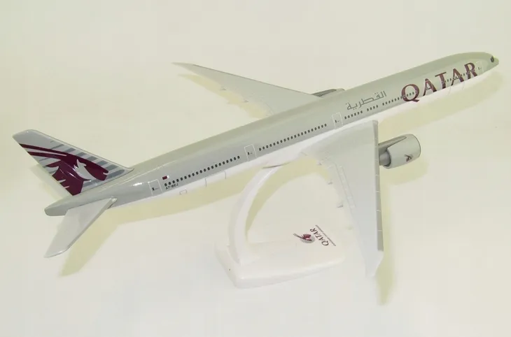 model-samolotu-boeing-777-300-qatar-1-200-ppc-skala-skala-1-200