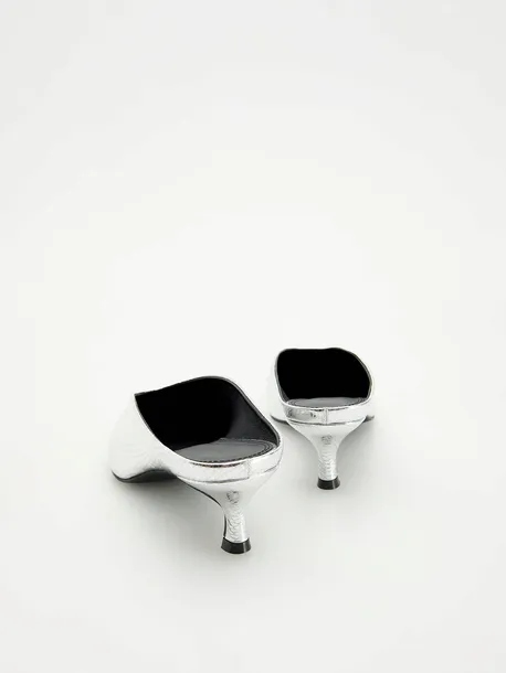 reserved-klapki-rozmiar-38-wzor-dominujacy-bez-wzoru