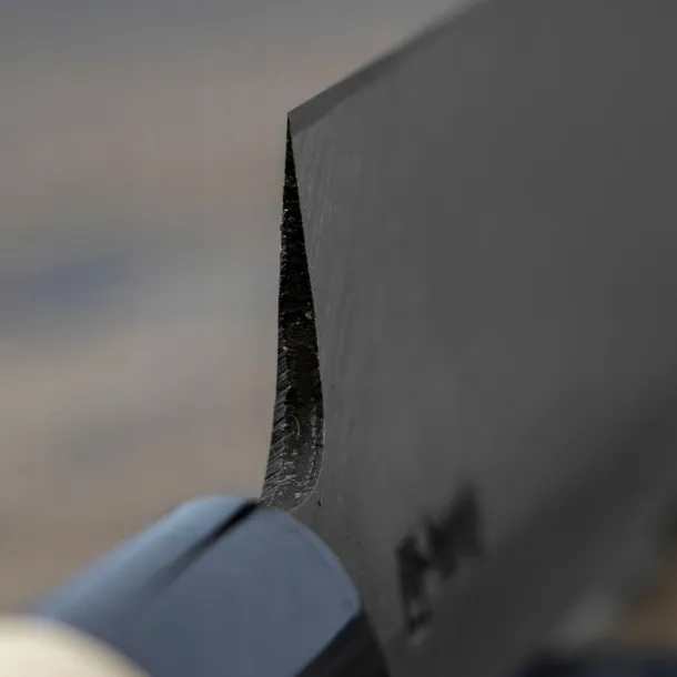 satake-cutlery-mfg-shirogami2-pro-noz-yanagiba-27-cm-material-ostrza-ze-stali