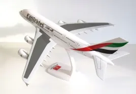 model-airbus-380-800-emirates-a6-eui-ppc-1-200-40cm