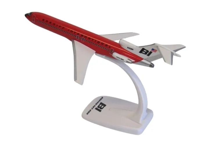 model-samolotu-boeing-727-200-braniff-1-200-solid-red-model-model-samolotu-boeing-727-200-braniff-1-200-red