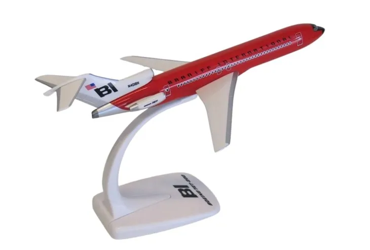 model-samolotu-boeing-727-200-braniff-1-200-solid-red-skala-skala-1-200