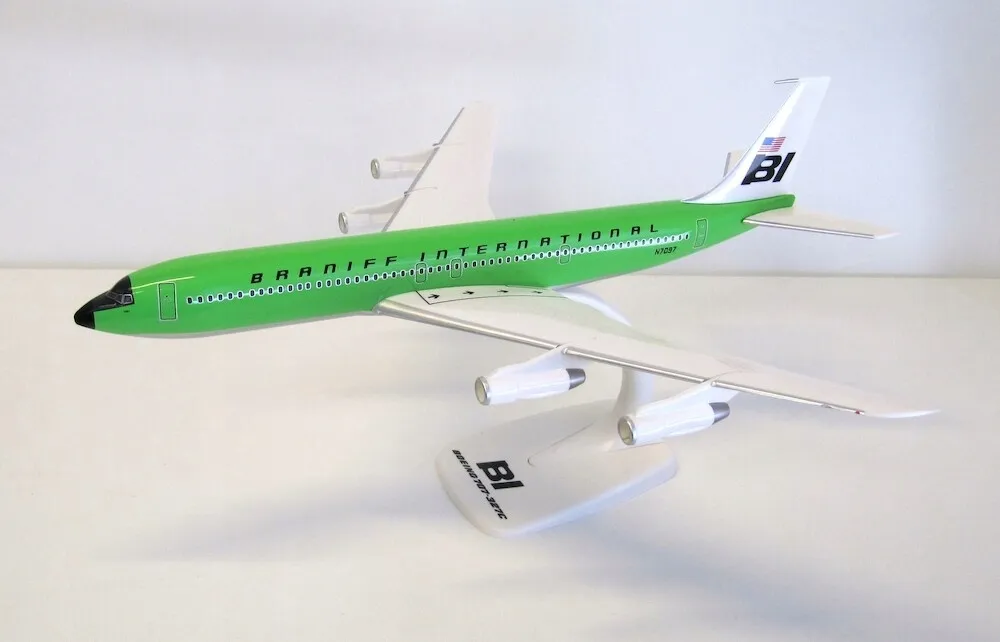model-samolotu-boeing-707-300-braniff-1-144
