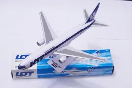 pll-lot-boeing-767-300er-skala-1-200