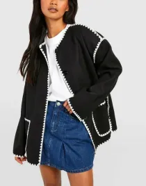 czarna-narzutka-luzna-kontrastowe-wykonczenie-guziki-boohoo-36