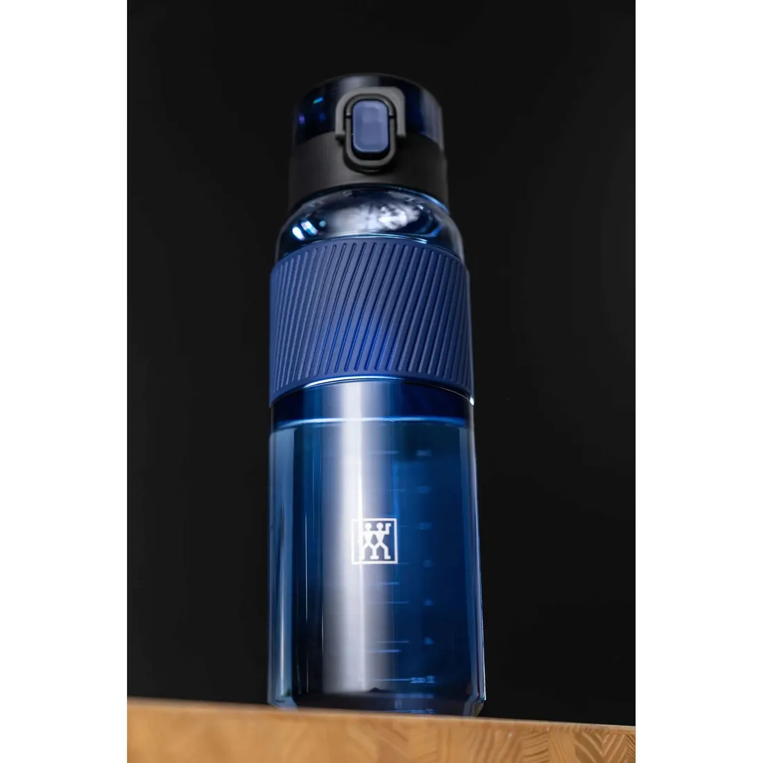 bidon-tritanowy-680-ml-niebieski-bottle-zwilling-cechy-dodatkowe-mozliwosc-mycia-w-zmywarce