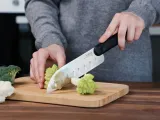 noz-santoku-trebonn-black-18cm-japonski-stal-uniwersalny-przeznaczenie-do-owocow