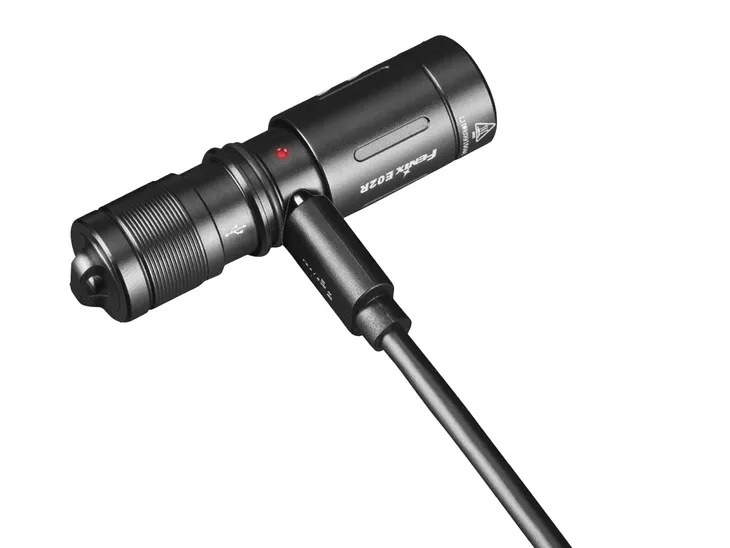 latarka-miniaturowa-fenix-200-lm-led-zasilanie-akumulatorowe