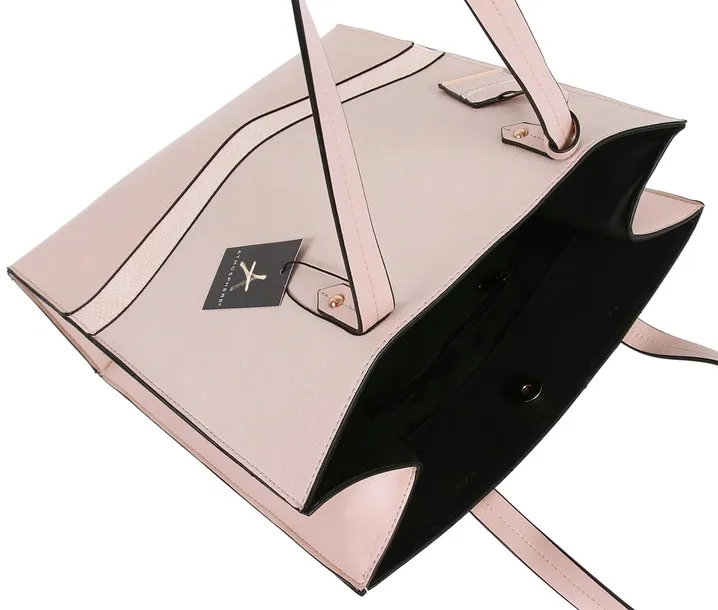 duza-bezowa-torebka-cechy-dodatkowe-breloczek