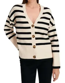 reserved-sweter-damski-bialy-klasyczny-do-bioder-rozmiar-m