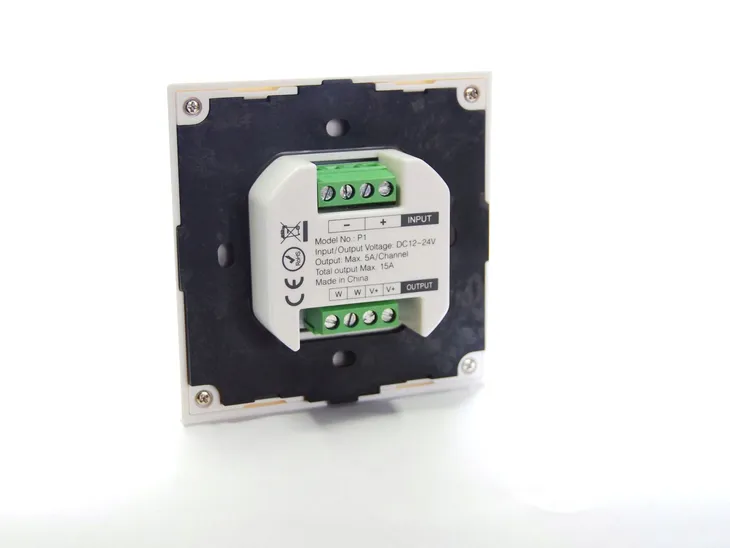 milight-sterownik-mono-15a-panel-dotykowy-p1-waga-z-opakowaniem-0-5-kg-kod-producenta-p1