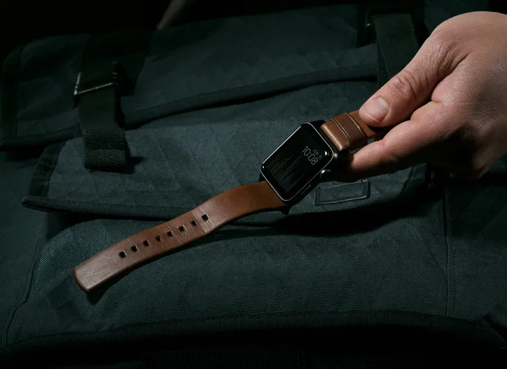 pasek-nomad-do-apple-10mm-brazowy-certyfikat-ce