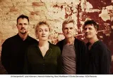not-far-from-here-julia-hulsmann-quartet-cd-nosnik-cd
