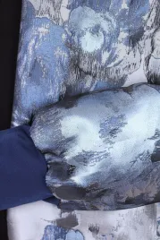 granatowa-elegancka-narzutka-w-kwiaty-john-zack-s