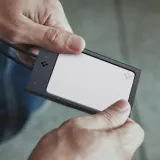 uchwyt-na-karty-z-smycza-spigen-badge-holder-zawieszany-na-szyje-eleganckie-waga-z-opakowaniem-0-2-kg