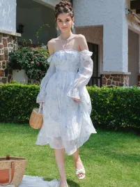 elegancka-sukienka-rozkloszowana-biala-dlugi-rekaw-niebieski-wzor-shein-m